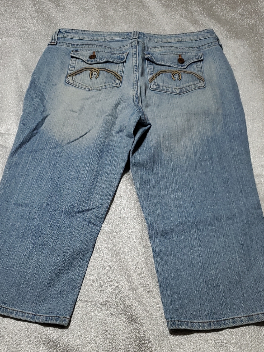 Apt. 9 Light Blue Denim Capris with Contrast Stitching Size 14